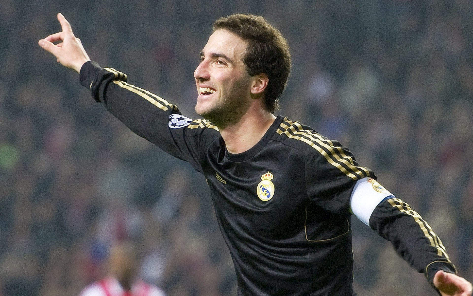 路跑马拉松,城市风光与运动的完美结合,马拉松在公路上跑吗